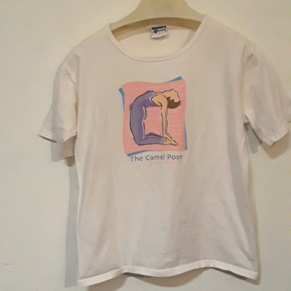 *C1-VTG. DISCOVERY  CHANNEL STORE THE CAMEL POSE YOGA SZ.L T SHIRT MADE IN USA